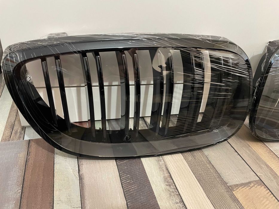 Двойни Бъбреци Решетки за BMW E92 E93 M3 Черен гланц