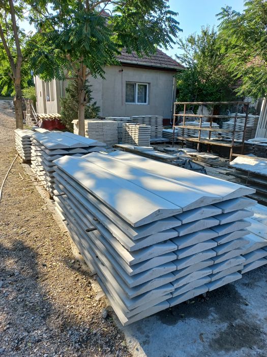 Producator stalpi de beton,spalieri vie gard  2m ,2,2m,2.4,capace