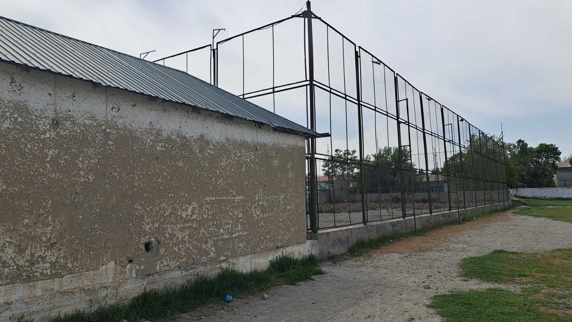 Xatirchi tumanida Suniy qoplamali futbol maydoni binosi sotiladi
