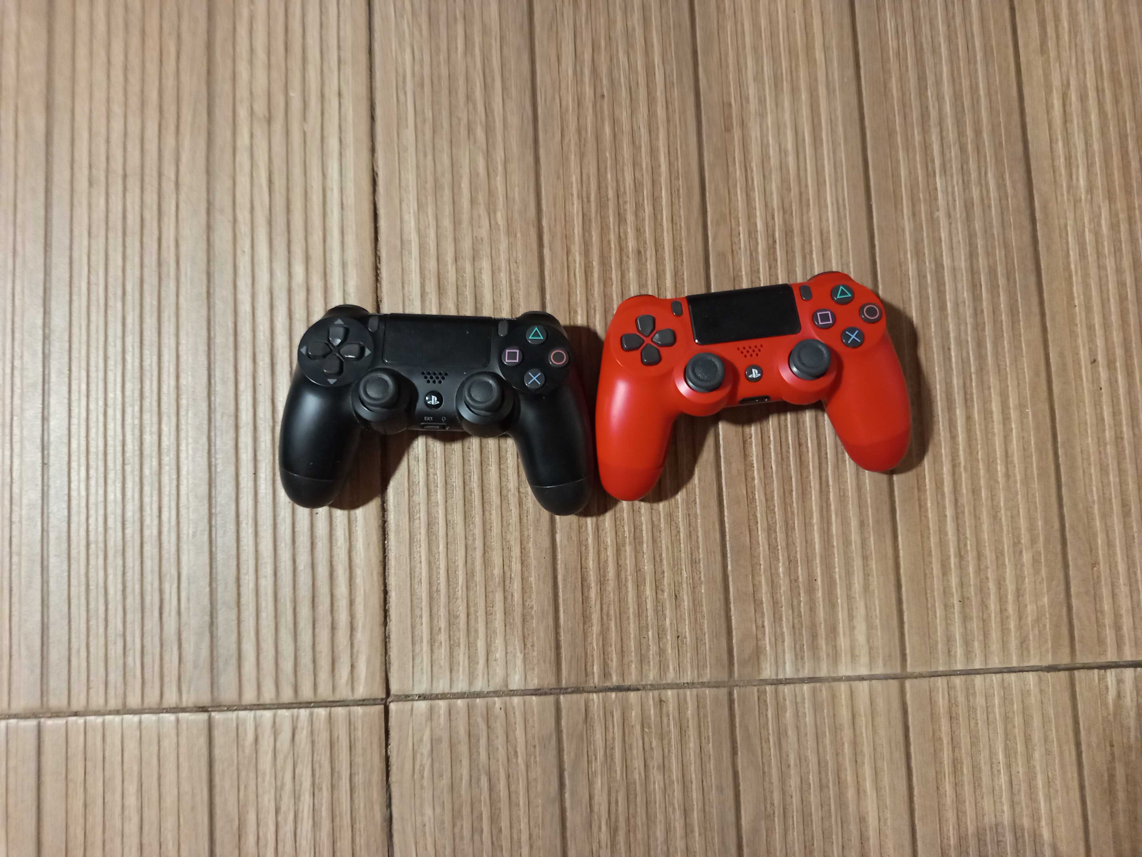 Ps 4 pro с два джойстика и 4 игри