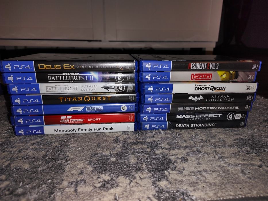 PS4 Pro, 3 gamepad-uri, 2TB SSD, 2 paduri incarcare, repasted, curățat