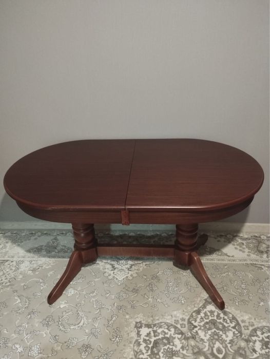 Стол из натурального дерева