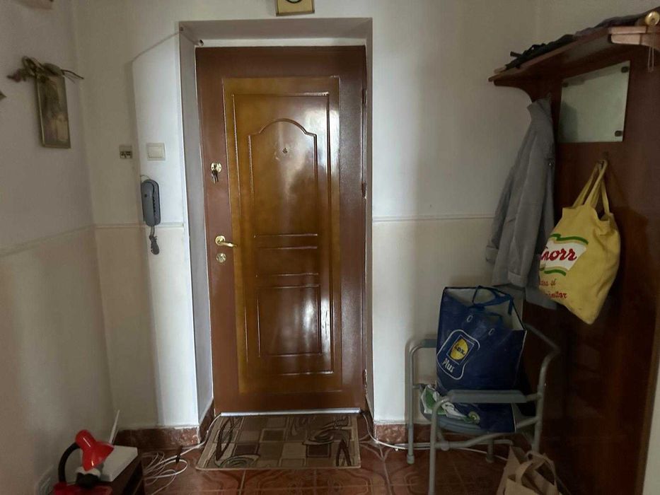 Vand apartament 3 camere decomandat Onesti