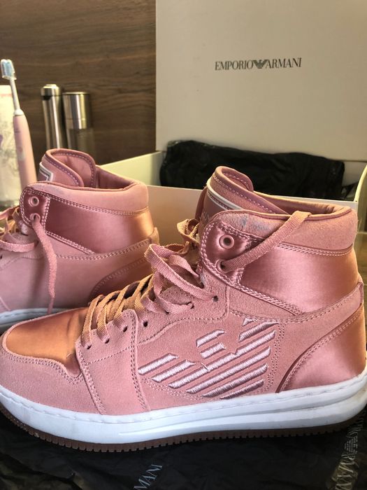 Продавам сникърси Emporio Armani