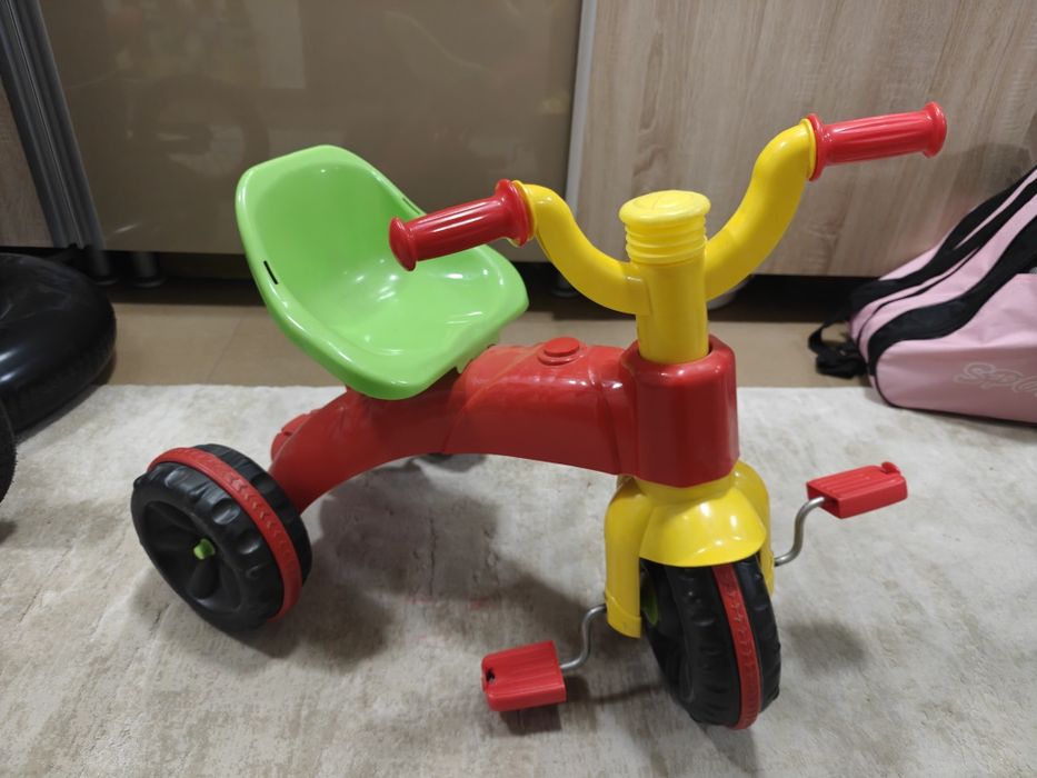 Tricicleta cu pedale