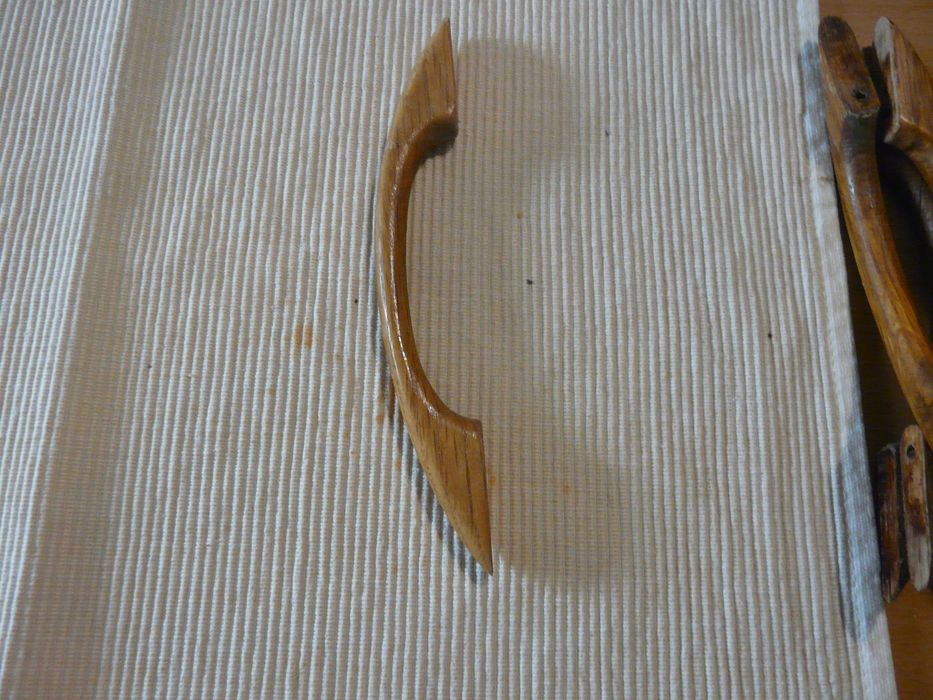 дръжки за мебелни врати