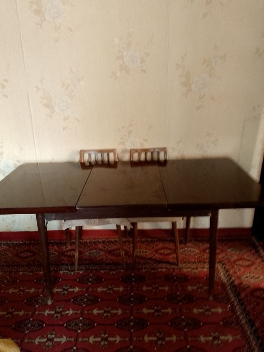 Стол и стулья б/у