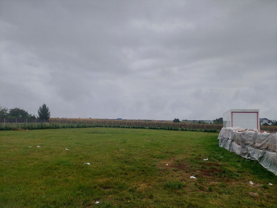 Închiriez teren 1800mp plopeni Salcea