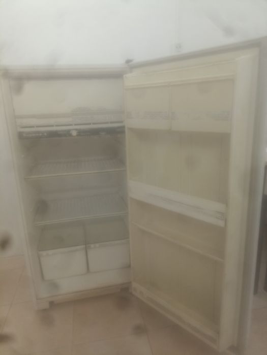 Холодильник в рабочем