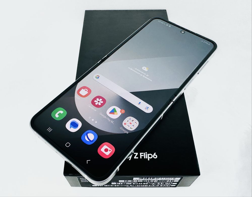 КАТО НОВ! Samsung Galaxy Z Flip 6 5G 512GB 12RAM Silver 2г. Гаранция!