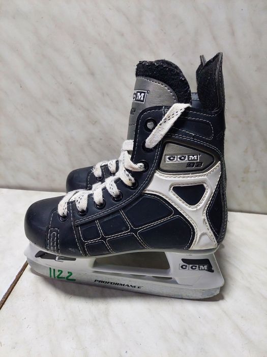 Patine 1122 hochei hockey CCM marime 31-32 (20,8  cm)
