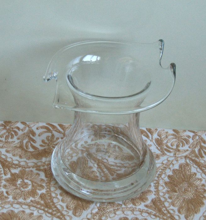 Красива ваза дебелостенно стъкло