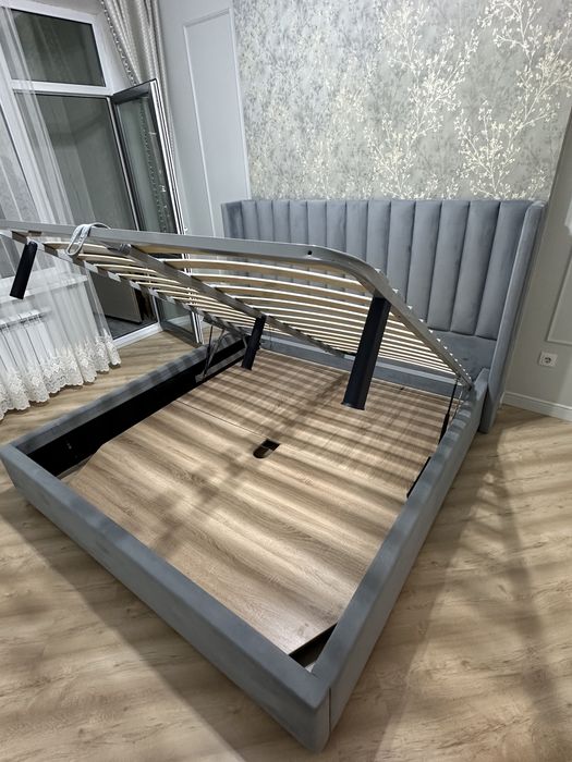 Продаю срочно кровать 180х200