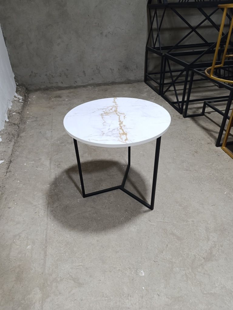 Kafeniy stolik loft