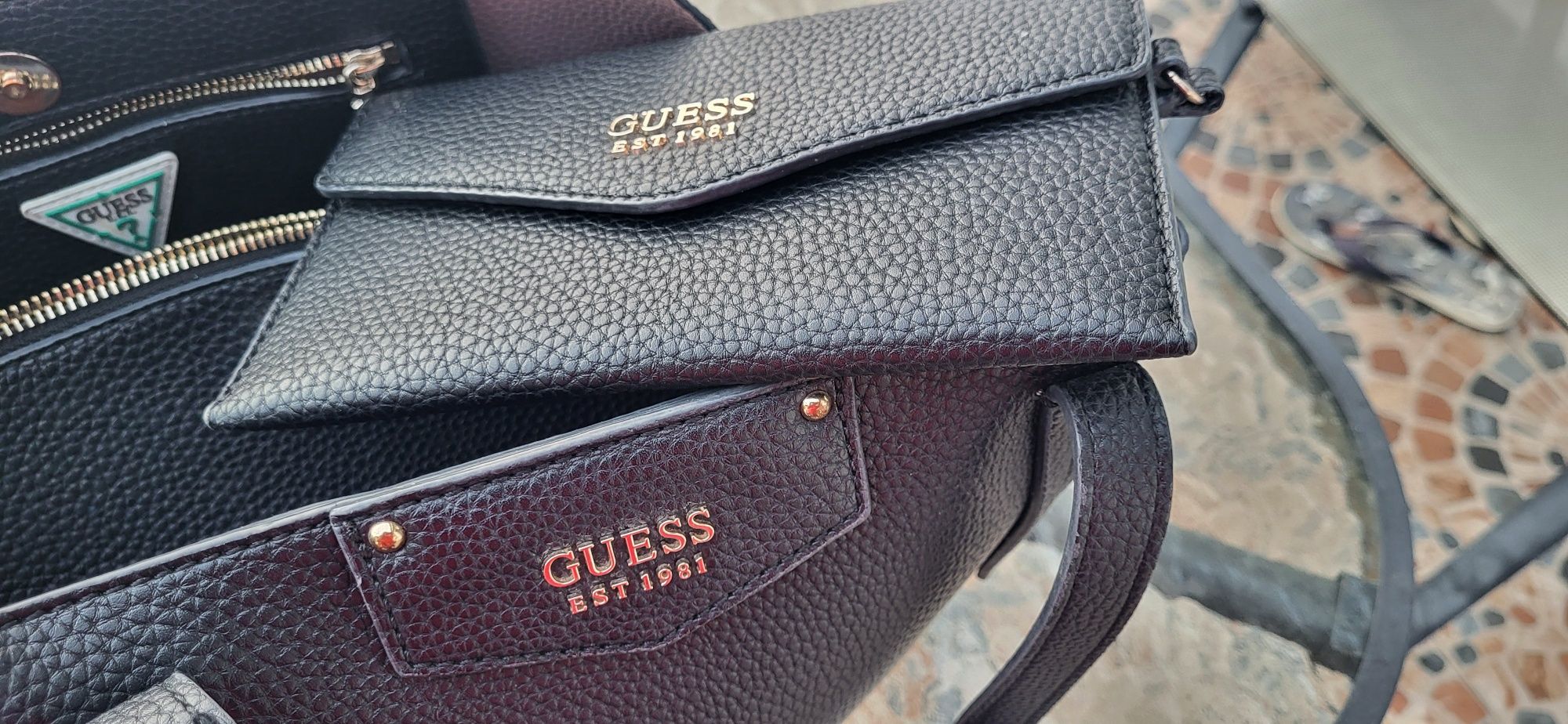 Дамска чанта GUESS
