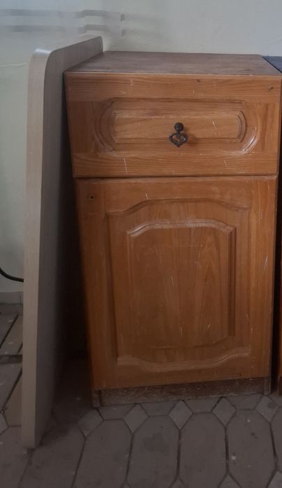 Тумбочка ва камот