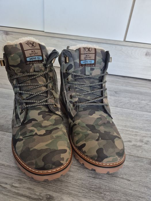 Bocanci barbati.Sunt noi.