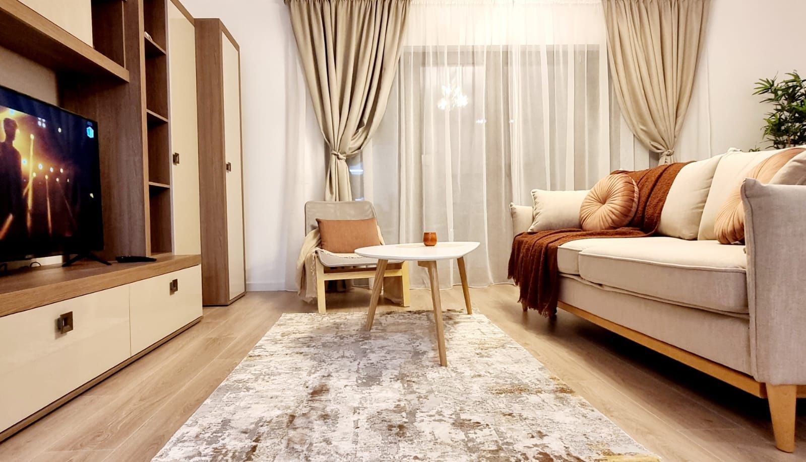 Ofer spre închiriere apartament cu doua camere
