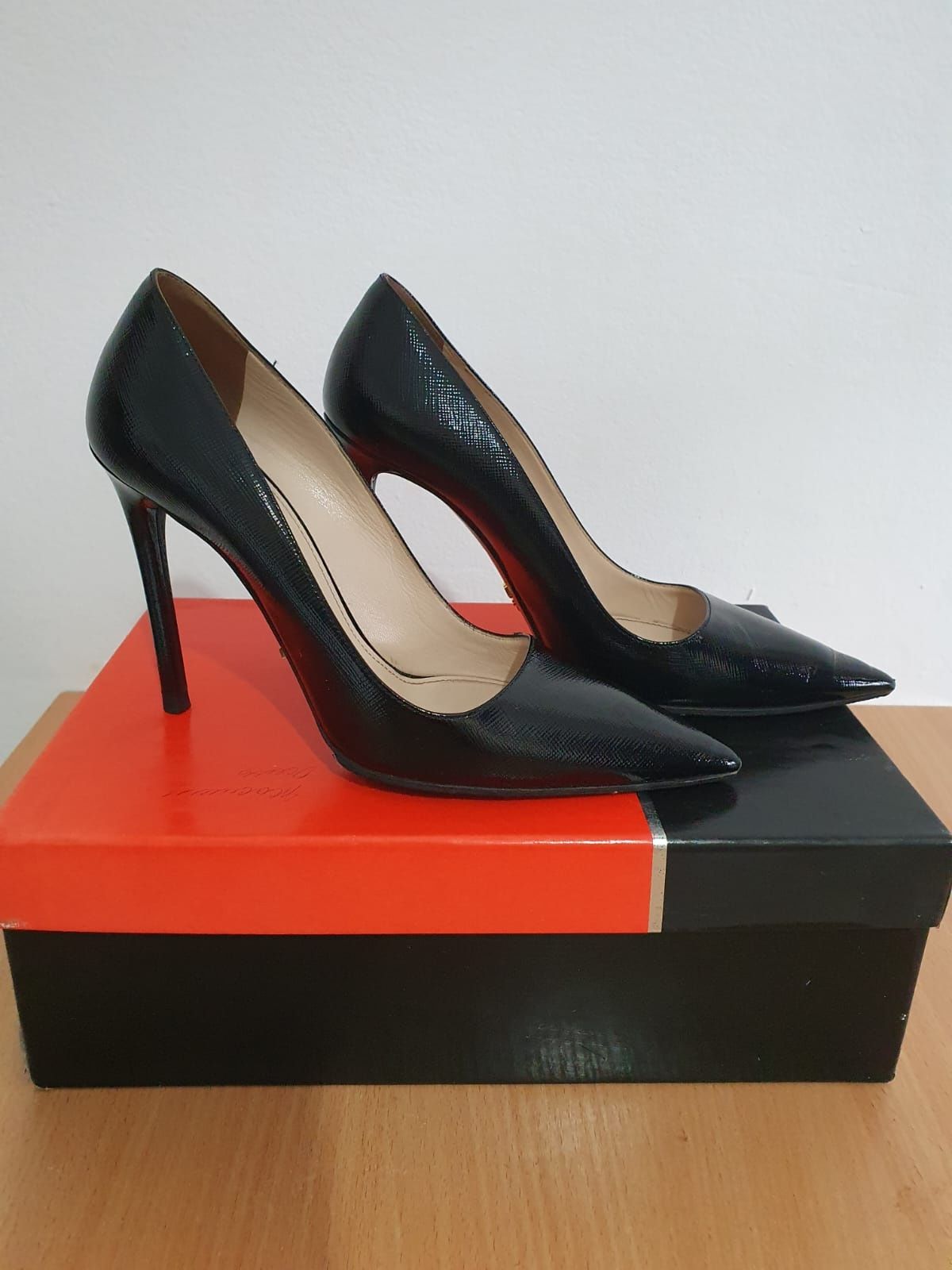 Продам туфли Prada