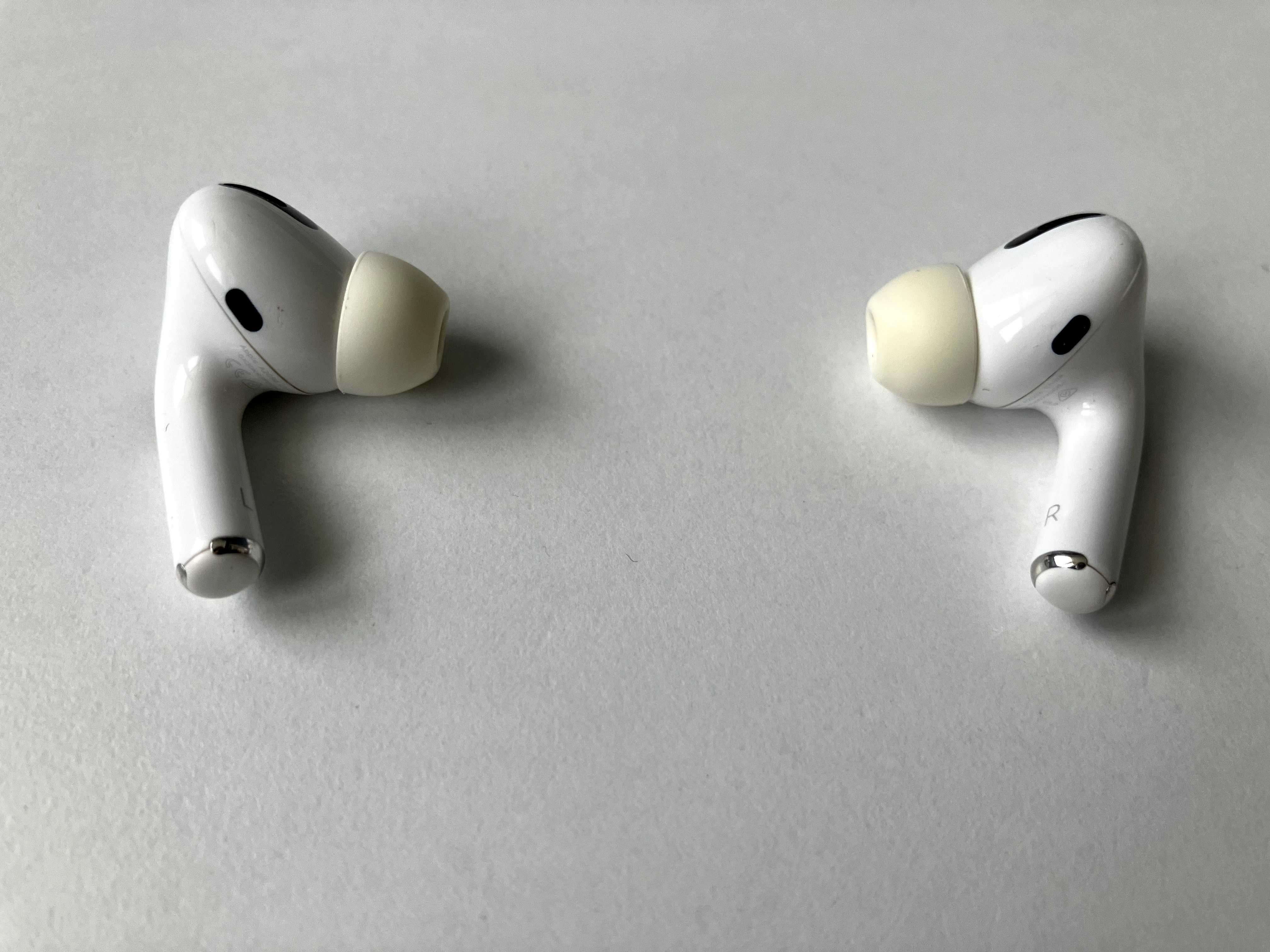 Apple AirPods Pro 1 - ПЕРФЕКТНИ, без кейс