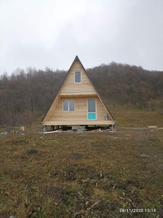Vand casute pe structura de lemn