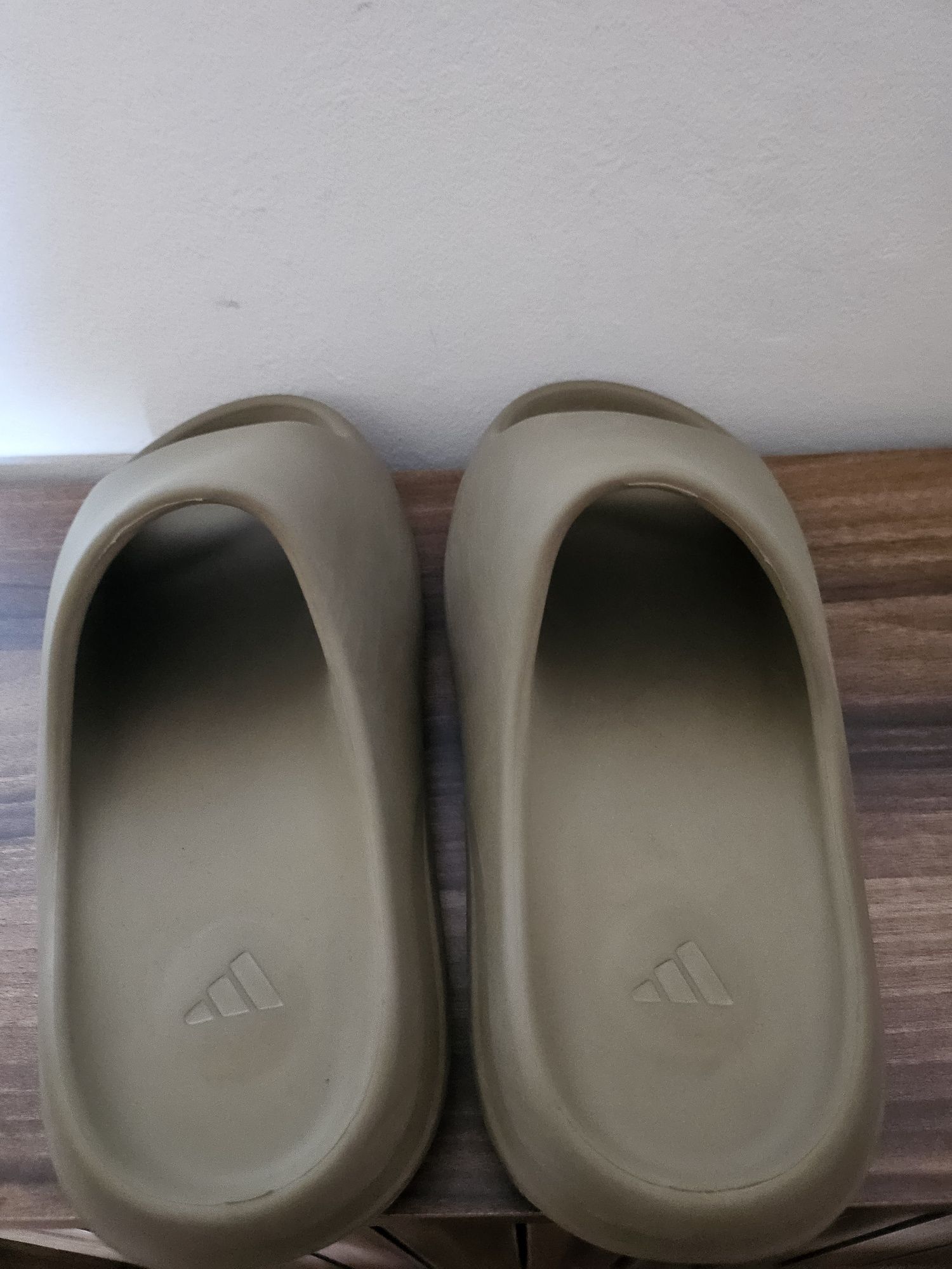 Papuci adidas Yeezy Slide Earth