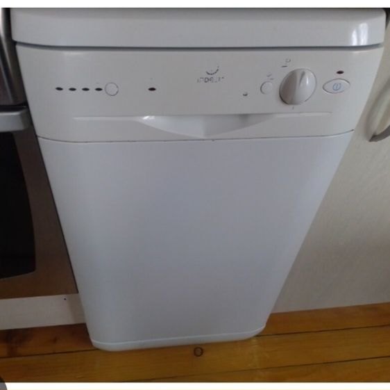 Съдомиялна IDL42  Indesit