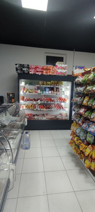 Xaladelnik vitrinniy