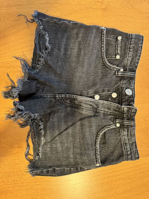 Pantaloni scurti Zara, masura 36