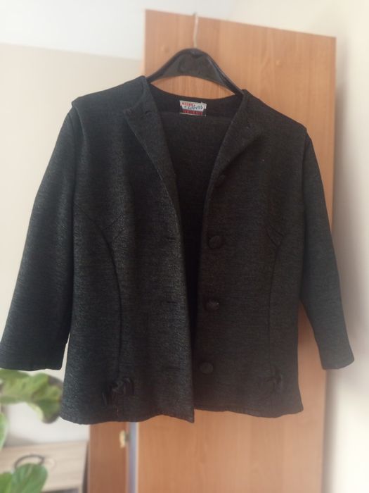 Дамски костюми по 10