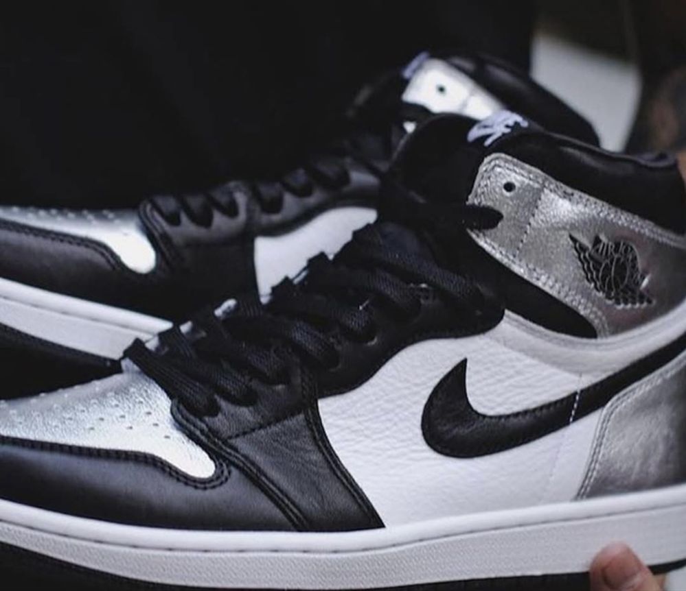 Air Jordan 1 Retro High Silver Toe Metallic