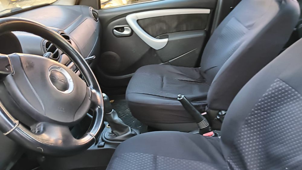 Dacia logan  1.4i   an 2010 preț 1450e