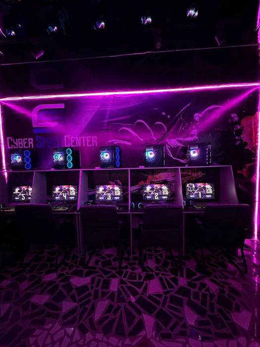 10 ta ugravoy kampyuter stol-stullari bilan