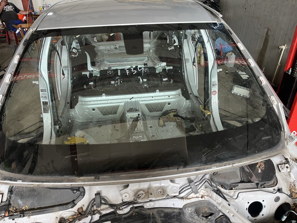 Предно стъкло бмв 3 гт ф34 ( predno styklo bmw 3gt f34 )