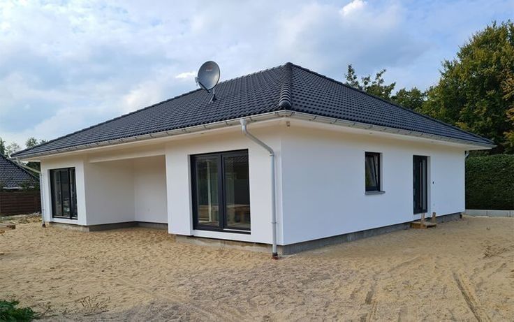Case modulare pe structură metalică rezistentă și invelite cu panou sa
