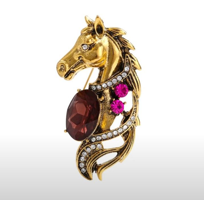 Брошь-символ 2026 года.