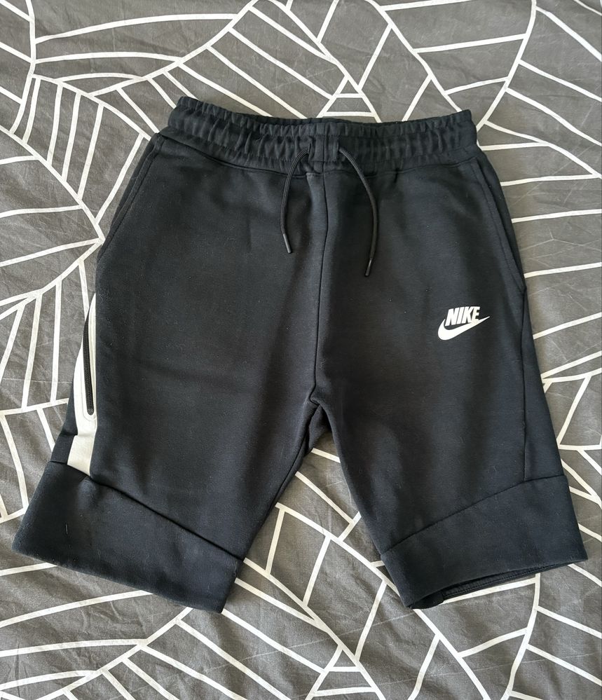 Къси гащи Nike tech fleece