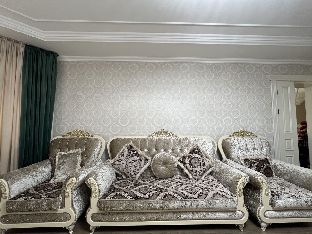 Продается диван с креслами