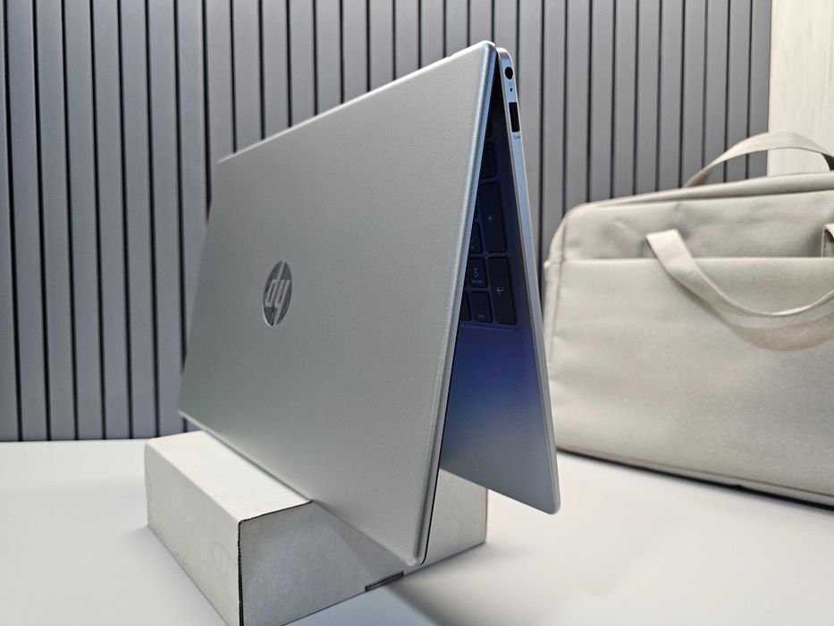 ПРОДАМ HP Laptop 15FC Ноутбук Ryzen™ 5-7520U/8GBLPDDR5/512SSD/15.6"FHD