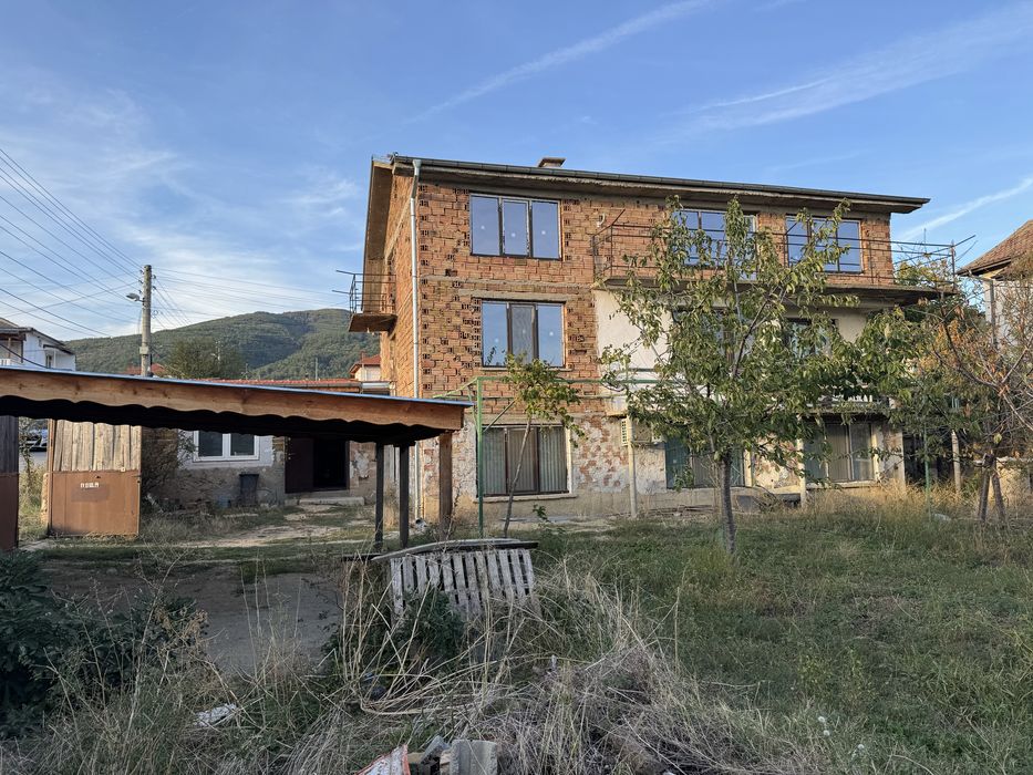 Продава се Къща в Казанлък - 300 кв.м за 405 €/кв.м - Снимка #2