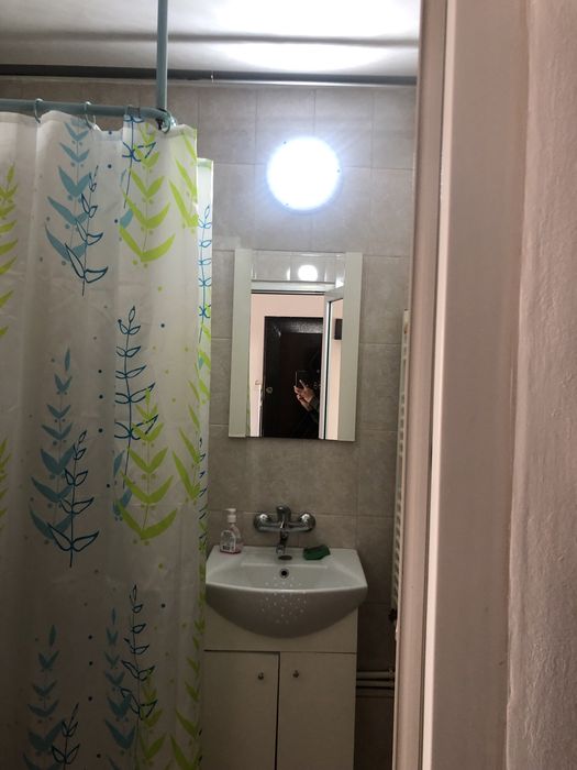 Inchiriez garsoniere ultracentral pe termen scurt .