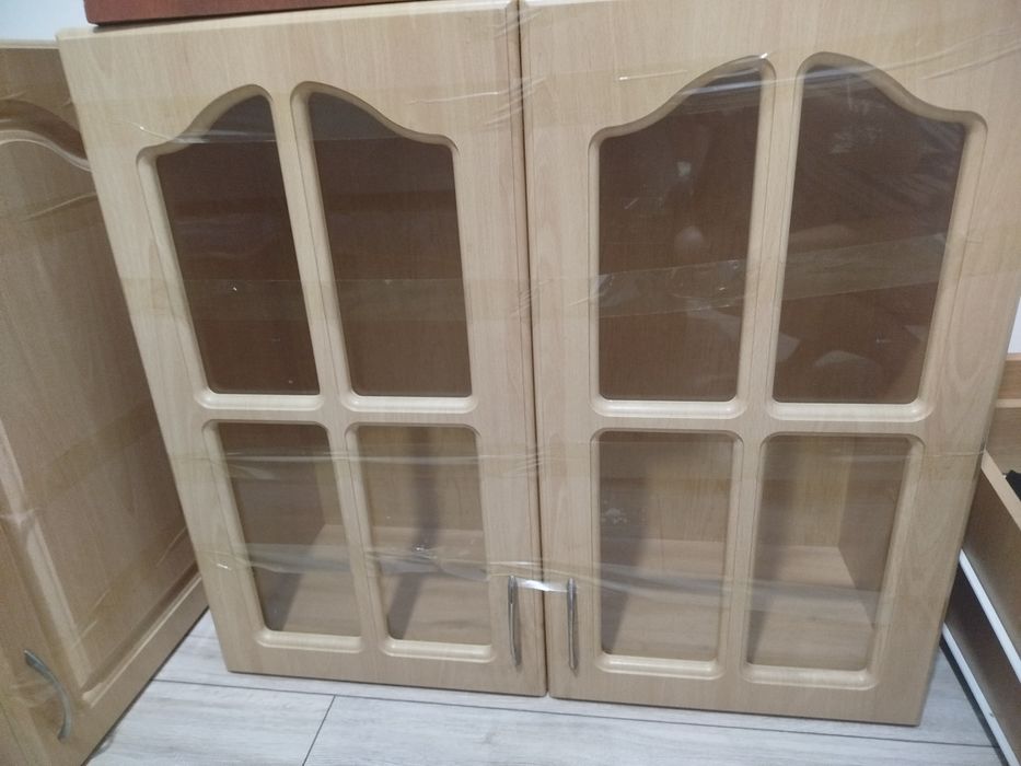 Продам навесные шкафы кухонные. Цена 5 тыс за все, самовывоз. Кск.