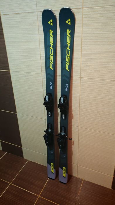 Schiuri Fischer RC One cu 155 cm-clapari ski.