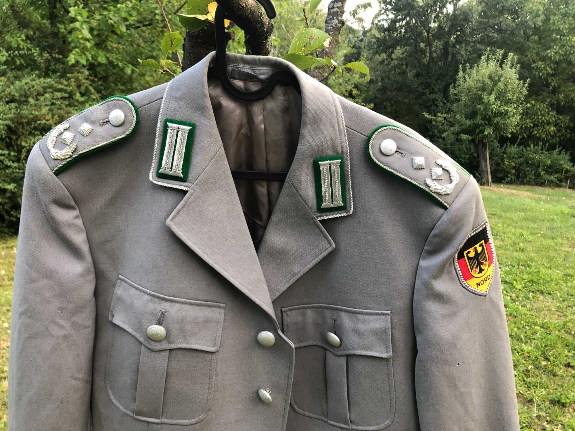 стари военни униформи