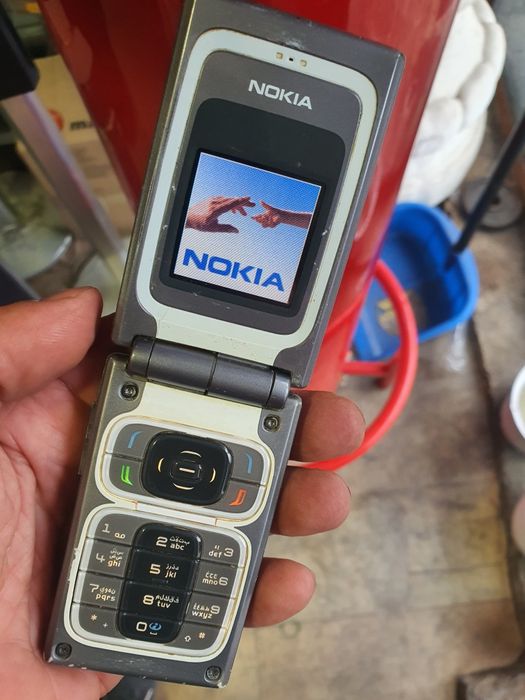 Nokia 7200 работи и изглежда добре
