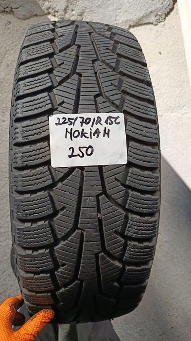 225 70 R 15 C Nokian Iarna  o buc