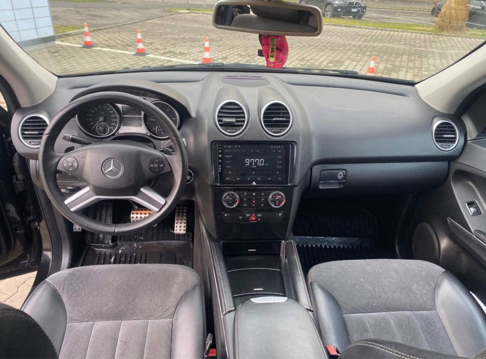 Mercedes ML320, Accept și variante
