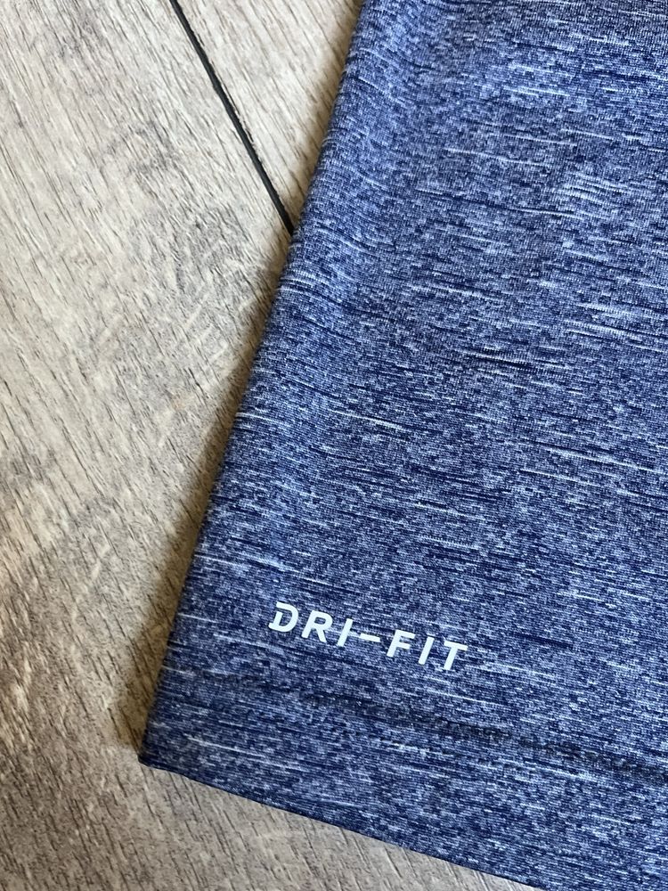NIKE Dri-Fit Swim - UPF40+ / Нова размер М / Оригинал