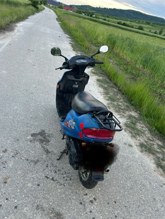 De vanzare scuter 49cc marca Iamaha Batin