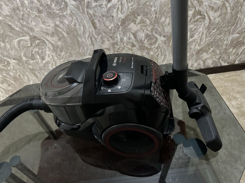 Пылесос Bosch в отличном состоянии plisos